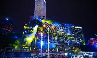 上海北外滩一游艇起火 上海北外滩一游艇起火