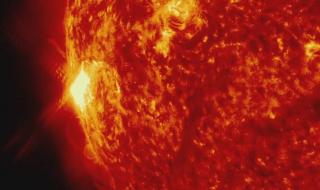 太阳爆近年最强耀斑 太阳爆近年最强耀斑